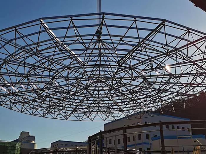 二连浩特螺栓球网架工程施工现场